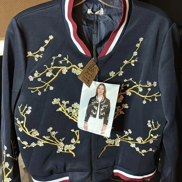 NWT Holly Bracken navy blue bomber with a cherry blossom design, size small - Picture 3 of 6